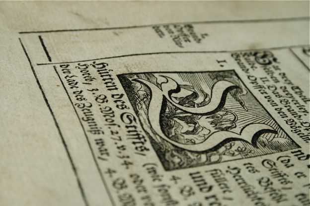img_5527 A large versal and ruled margins in the bible body text.